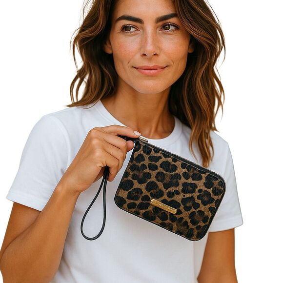 Daisy Fuentes Women's Leopard Print Wallet w/ Removable Strap - Picture 1 of 6